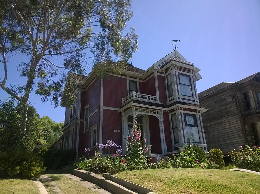 Witches_VictorianHouse_LA_Charmed